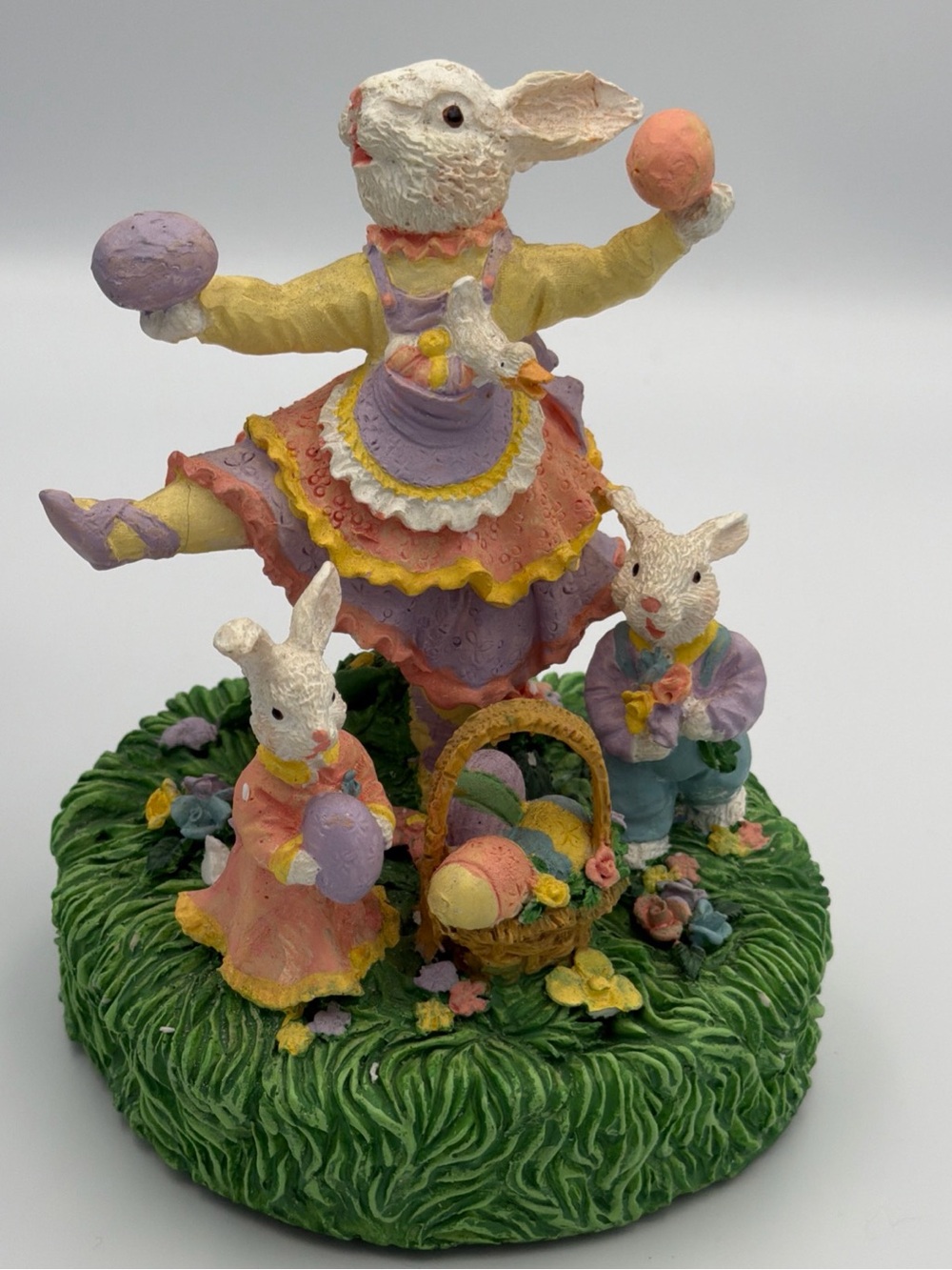 Soft Expressions Vintage Easter Bunny Musical Figurine Wind Up Music Box Decor
